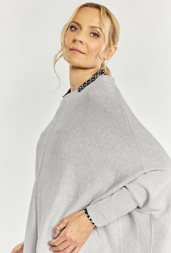 Sweter damski o luźnym kroju