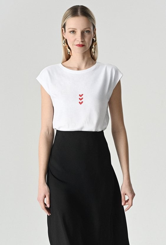 Biały bawełniany t-shirt w serduszka