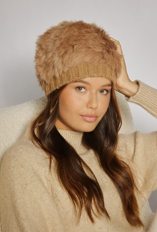 Czapka o eleganckim fasonie