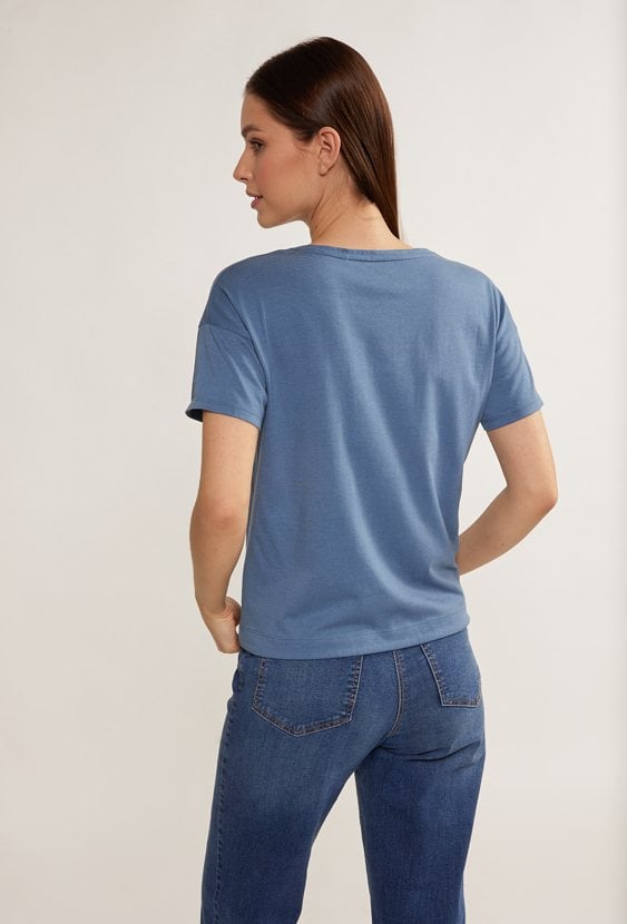 T-shirt z dżetową aplikacją