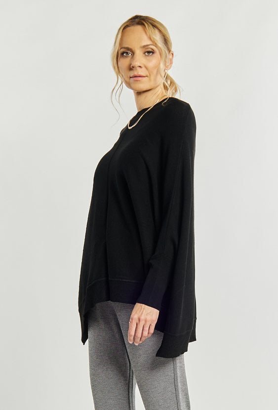 Sweter damski o luźnym kroju