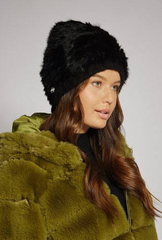 Czapka o eleganckim fasonie