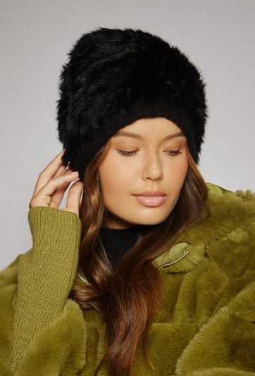 Czapka o eleganckim fasonie