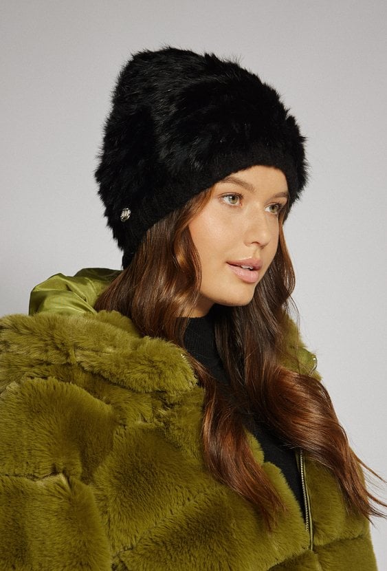 Czapka o eleganckim fasonie