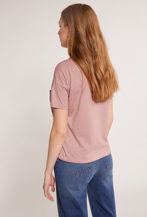 T-shirt z dżetową aplikacją