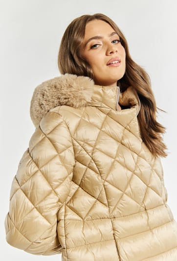 Płaszcz damski z kapturem