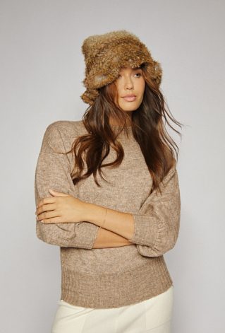 Czapka z lekko przedłużonymi bokami