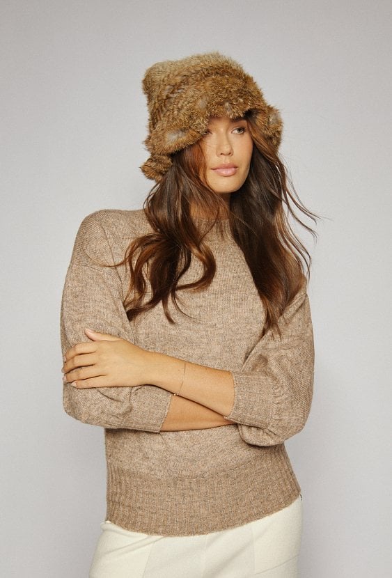 Czapka z lekko przedłużonymi bokami