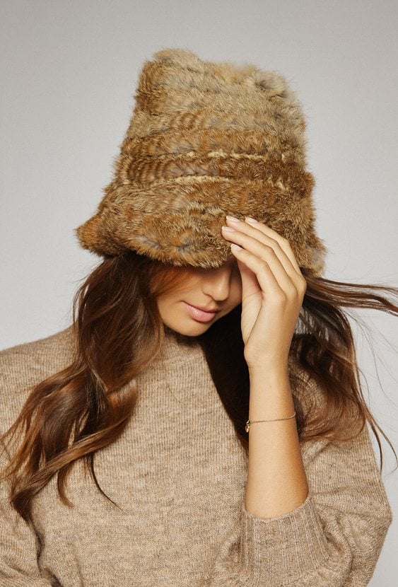 Czapka z lekko przedłużonymi bokami