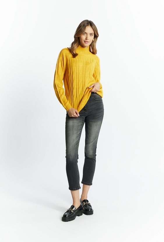 Sweter damski z ozdobnym splotem