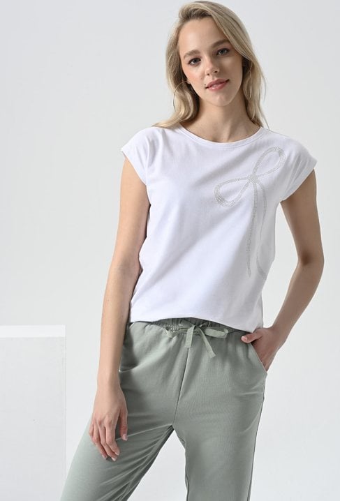 Biały t-shirt z cekinową aplikacją