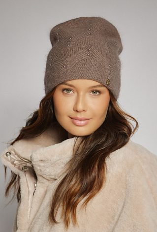 Czapka damska z koralikami