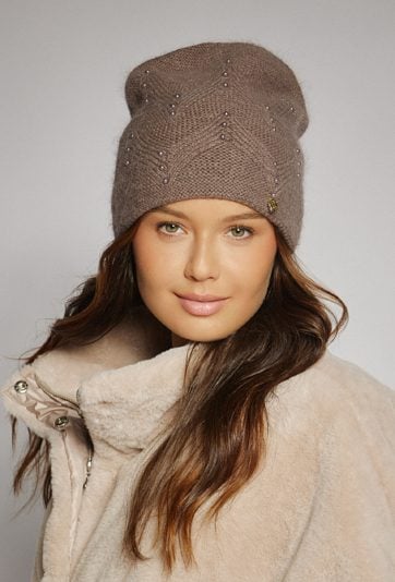 Czapka damska z koralikami