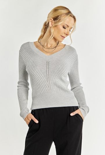 Sweter damski o dopasowanym fasonie