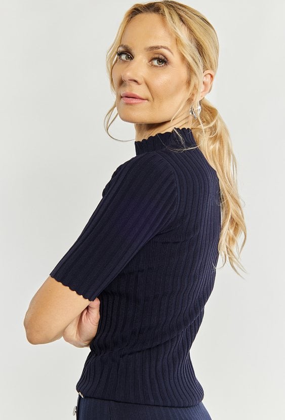 Prążkowany sweter damski