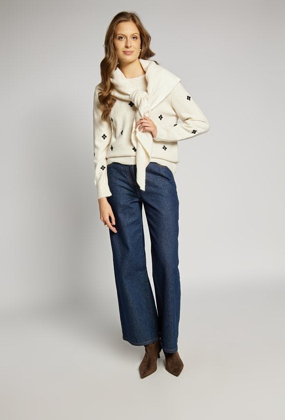 Sweter z kwiatkami