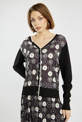 Sweter z kwiatowym wzorem