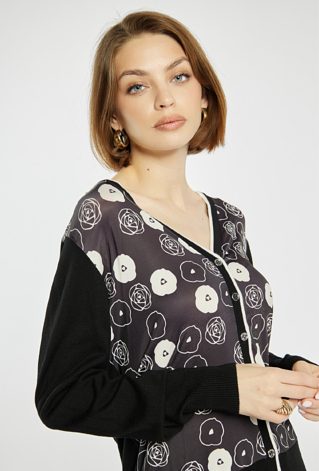 Sweter z kwiatowym wzorem