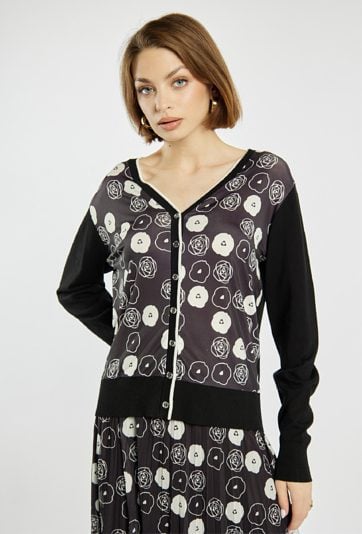 Sweter z kwiatowym wzorem