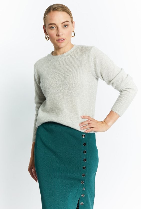 Sweter z połyskującą nicią