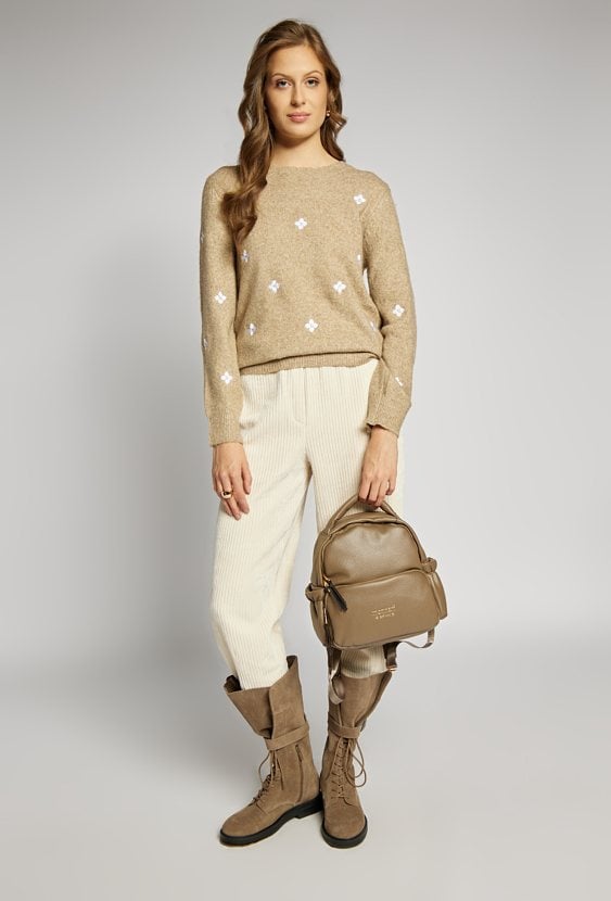 Sweter z kwiatkami