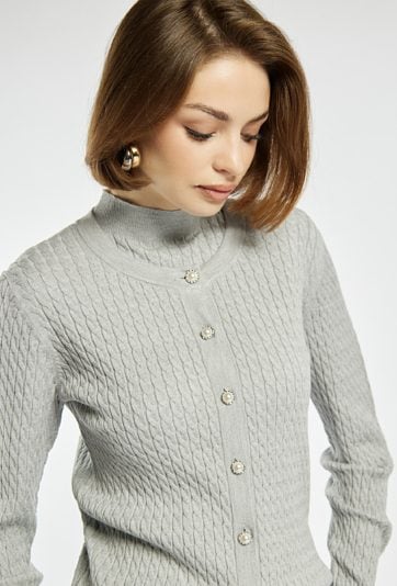 Stylowy sweter z guzikami