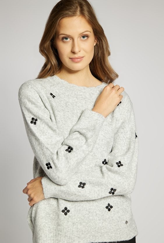 Sweter z kwiatkami