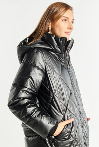 Płaszcz damski z pikowaniem