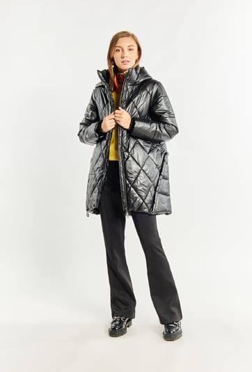 Płaszcz damski z pikowaniem