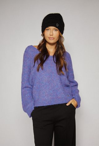 Czarna czapka damska