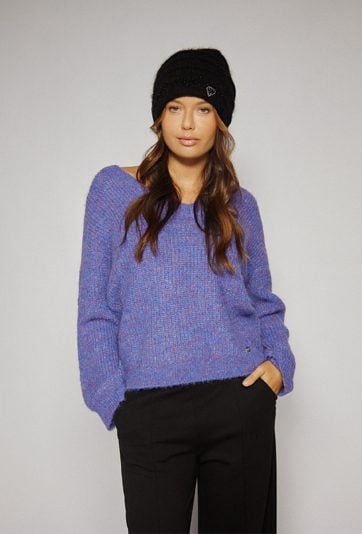 Czarna czapka damska