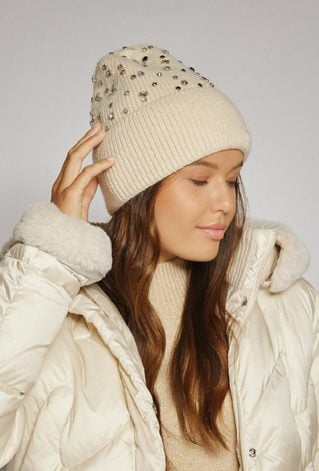 Czapka damska z aplikacjami