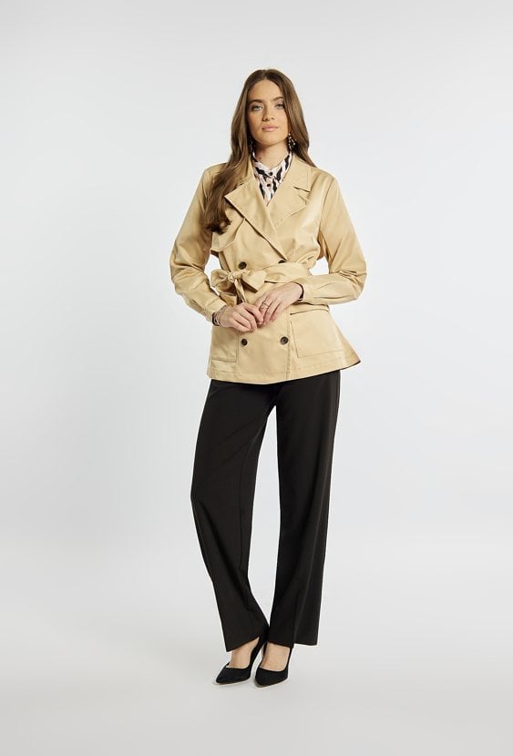 Krótki trencz z wiązaniem