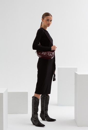 Wiskozowa sukienka wiązana w talii