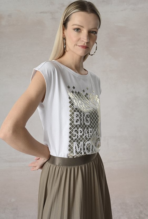 Biały t-shirt ze złota aplikacją