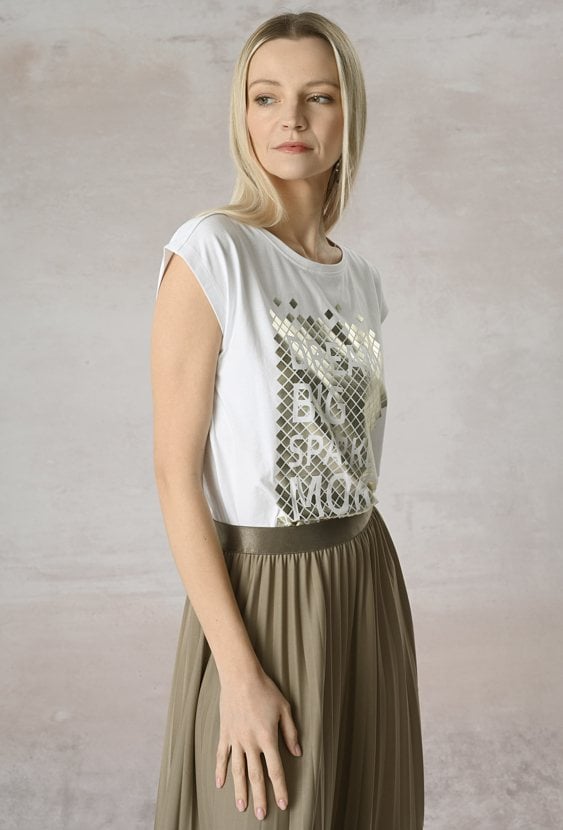 Biały t-shirt ze złota aplikacją