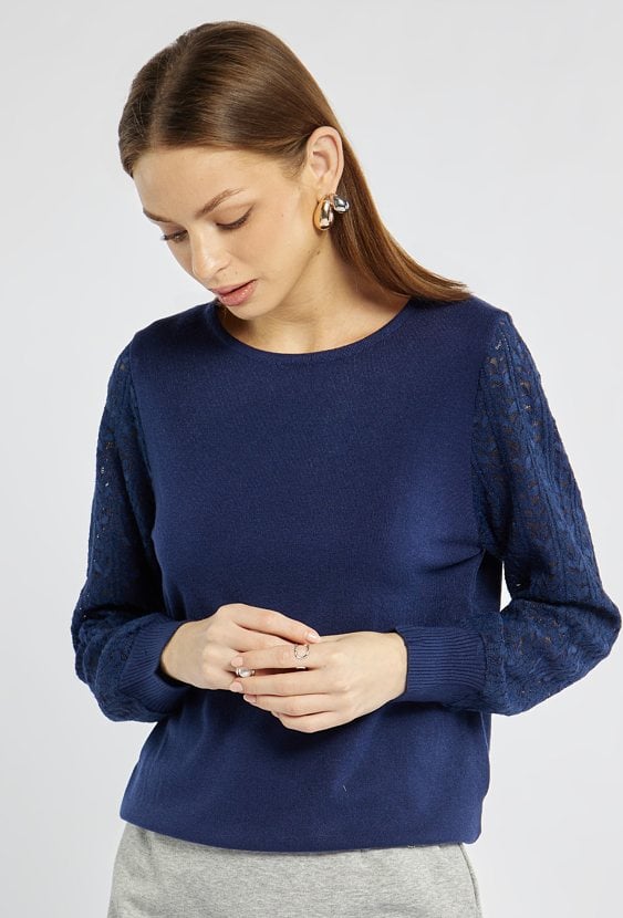 Sweter z koronką