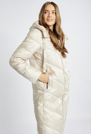 Płaszcz damski z pikowaniem