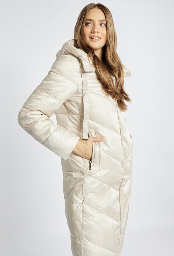 Płaszcz damski z pikowaniem