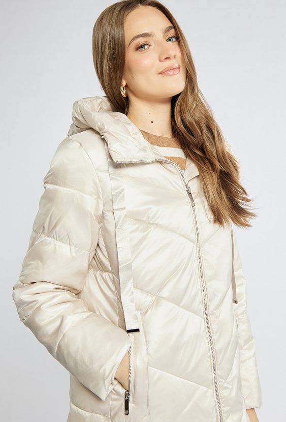 Płaszcz damski z pikowaniem