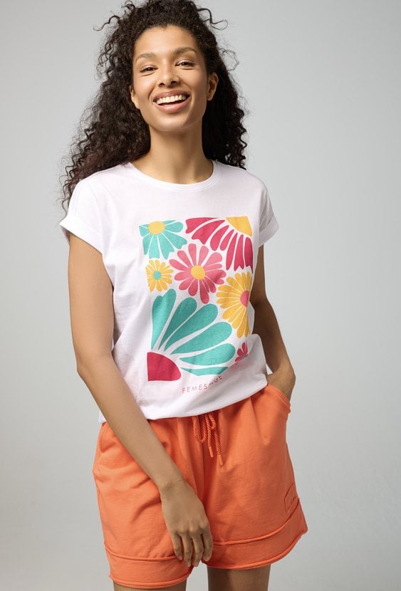 T-shirt w grafika kwiatów