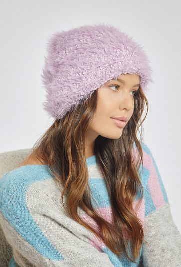 Czapka damska o puszystej fakturze