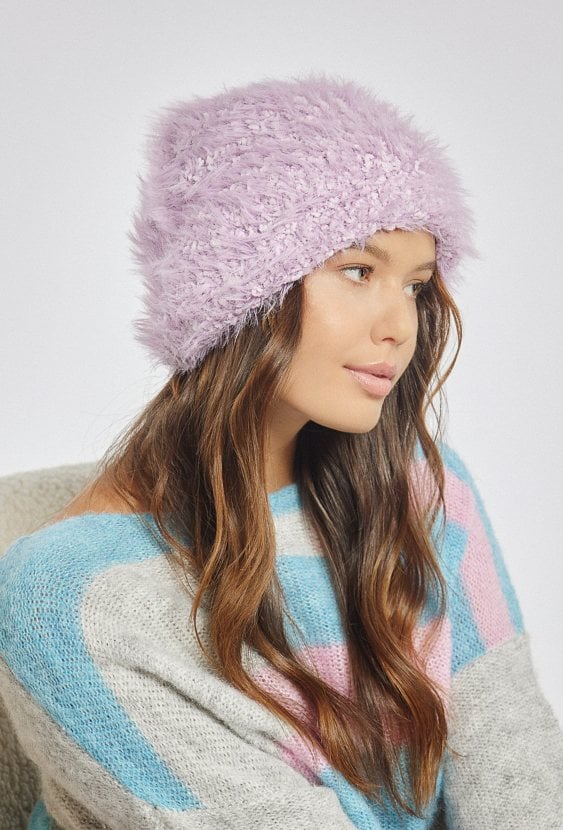 Czapka damska o puszystej fakturze