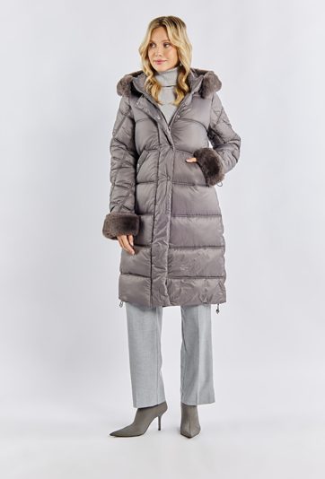 Pikowany płaszcz z kapturem