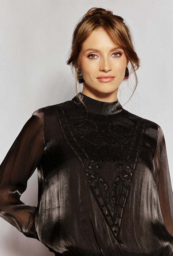 Elegancka bluzka z wiązaniem