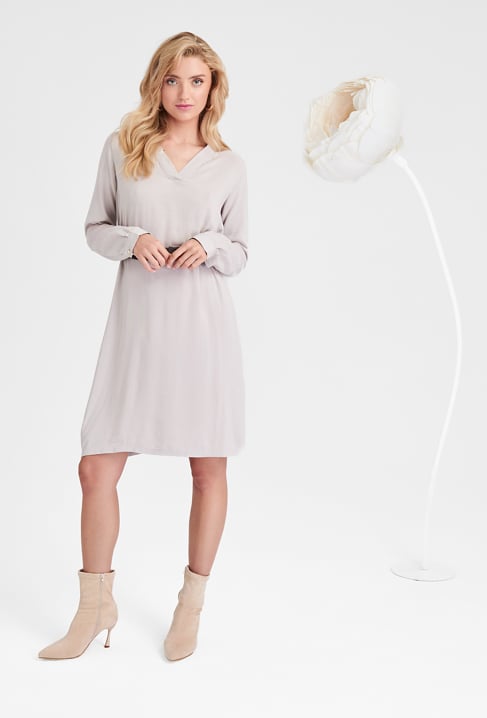 Beżowa wiskozowa sukienka