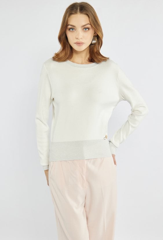 Sweter z połyskującą nicią