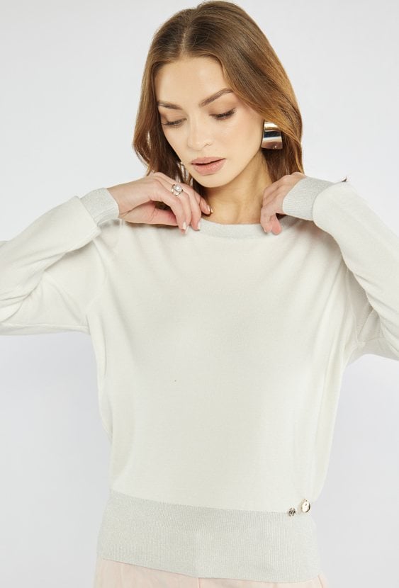 Sweter z połyskującą nicią