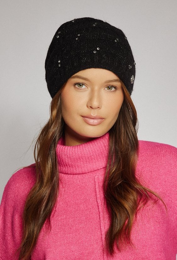 Czarna czapka damska