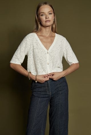 Sweter z delikatnym wzorem